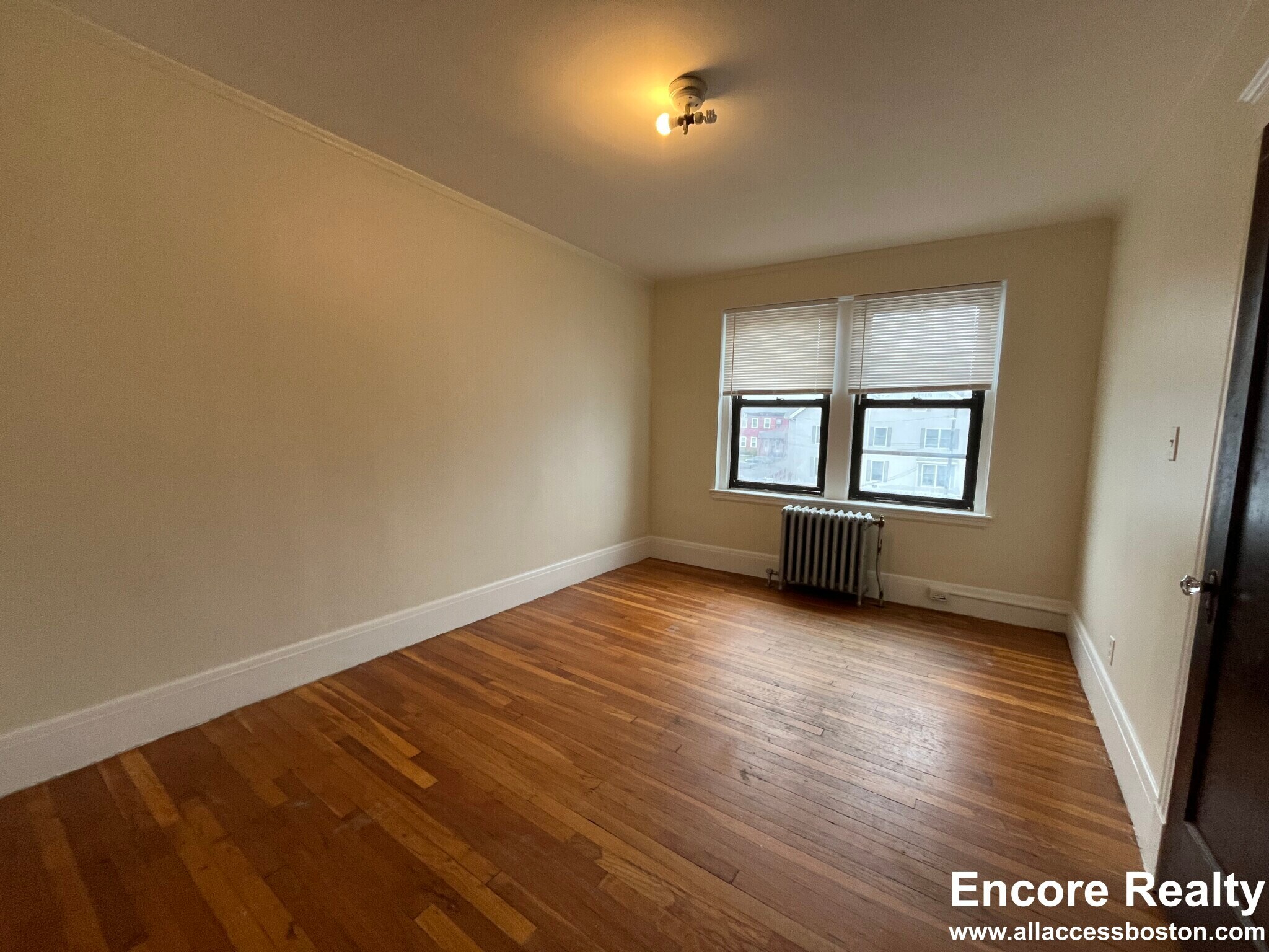 Building Photo - 349 Pleasant St