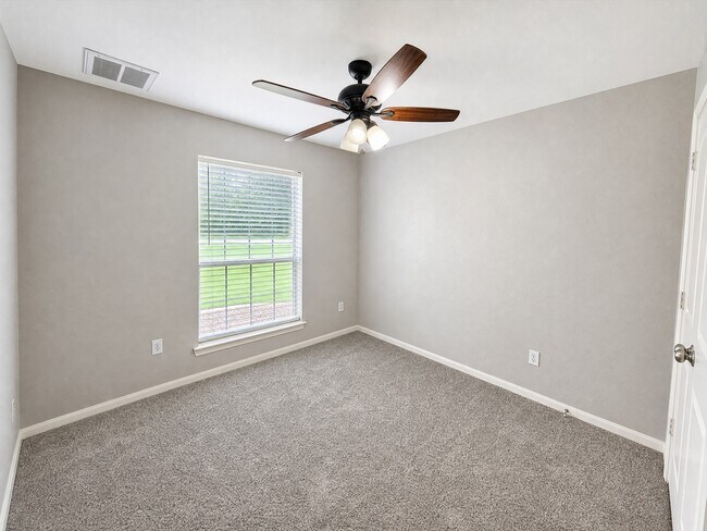 Building Photo - 33039 Lois Ln