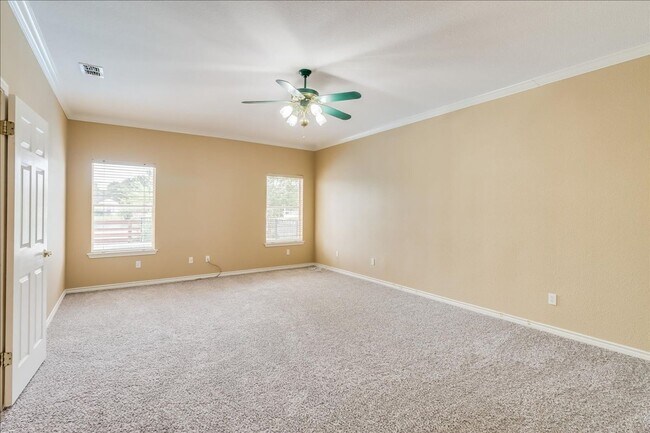 Building Photo - 7426 Lake Travis Dr