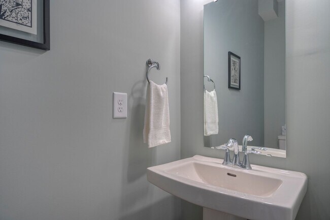 Building Photo - The Summit Townhome Community In Blacksburg