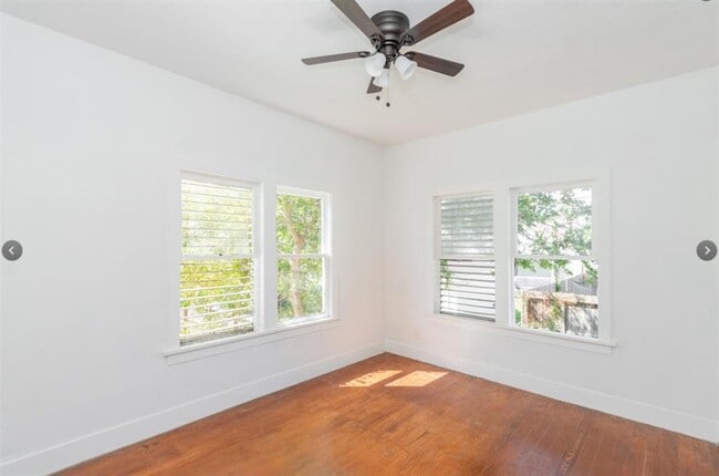 Building Photo - 3918 Ursuline St