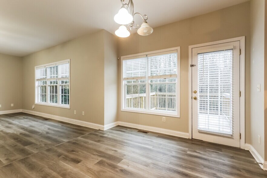 Building Photo - 9993 Village S Dr