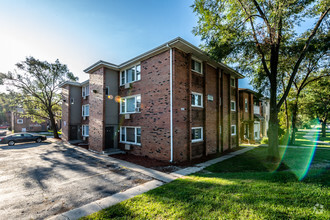 Building Photo - 14031 S School St