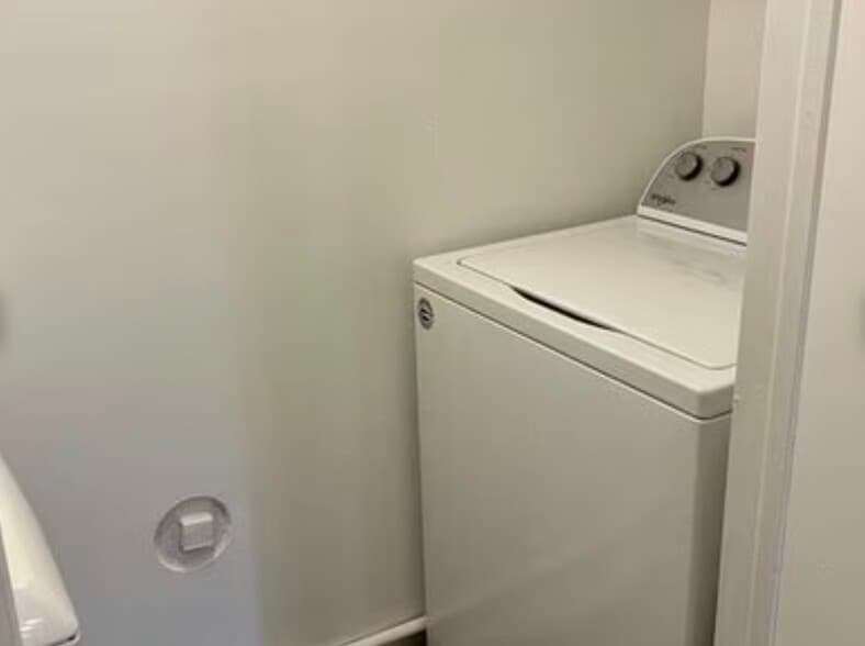 Building Photo - 306A Kelly Cv