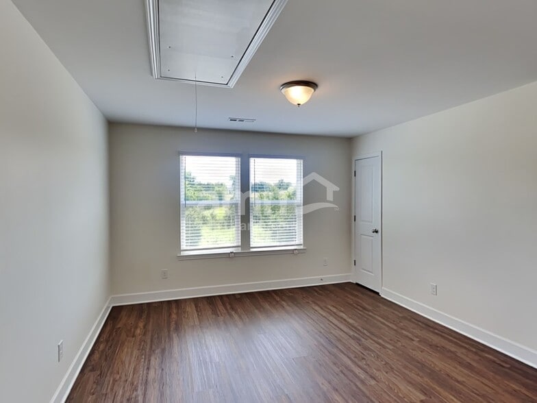 Building Photo - 5083 Trailwater Dr