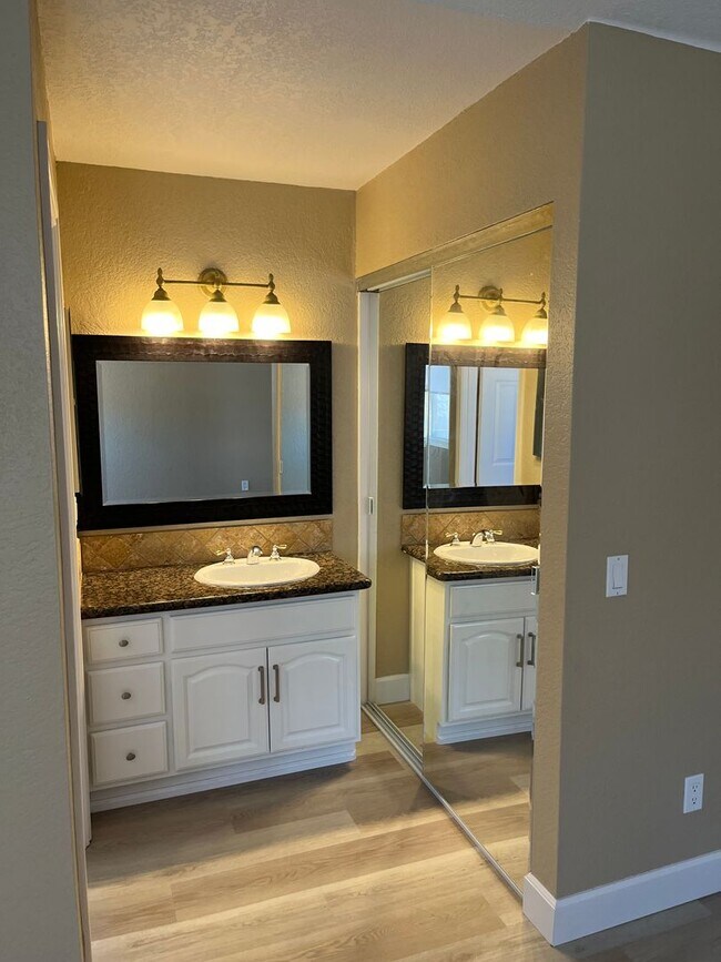 Building Photo - Rancho Del Oro Single Family Home