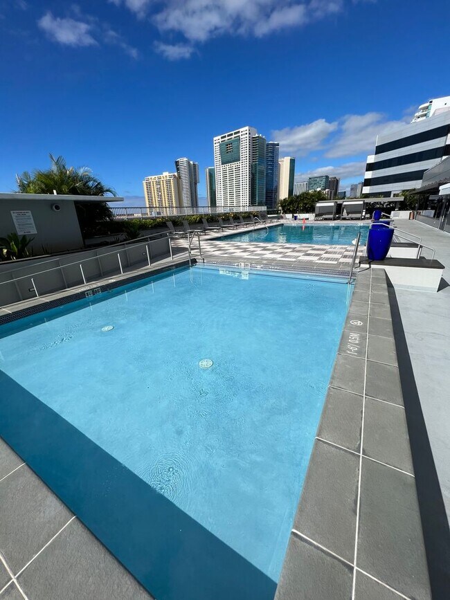 Building Photo - ** 2 BEDROOM 2 BATH** 2 covered PARKING, O...