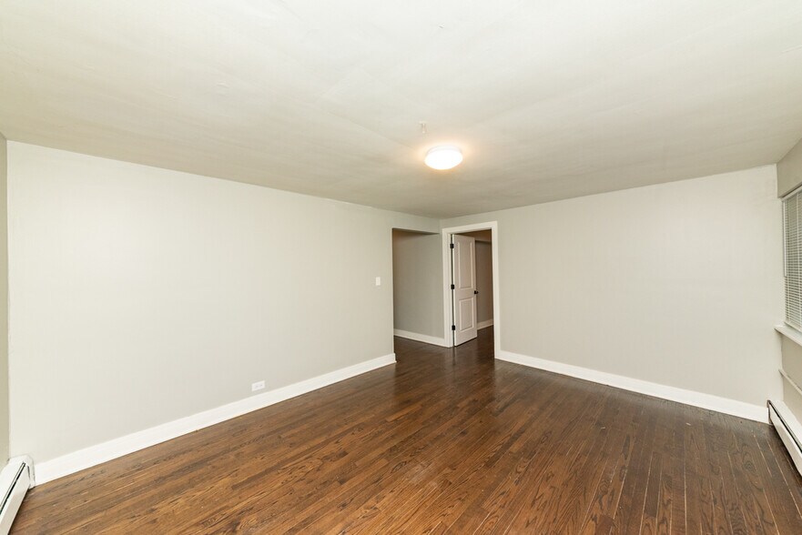 Building Photo - 3058 N Kostner Ave