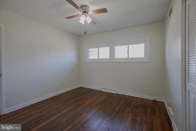 Building Photo - 1016 S Hilton Rd