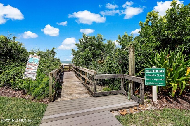 Building Photo - 426 Beachside Pl