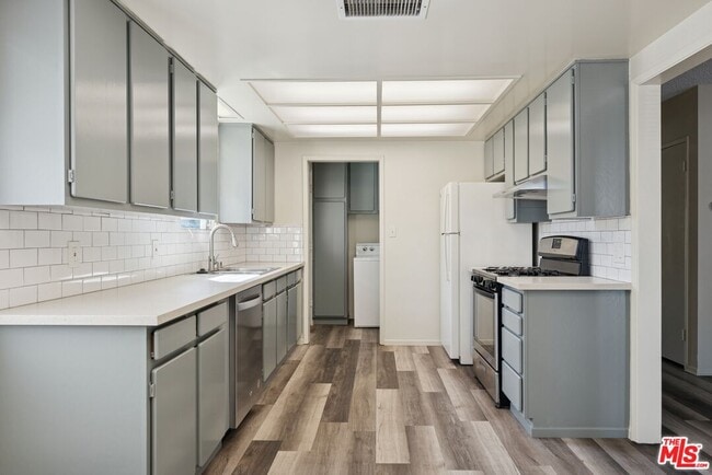 Building Photo - 4109 Beethoven St