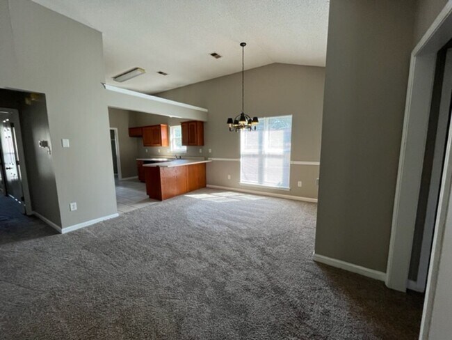 Building Photo - 2 Bedroom 2 Bath Home with 2 Car Garage fo...