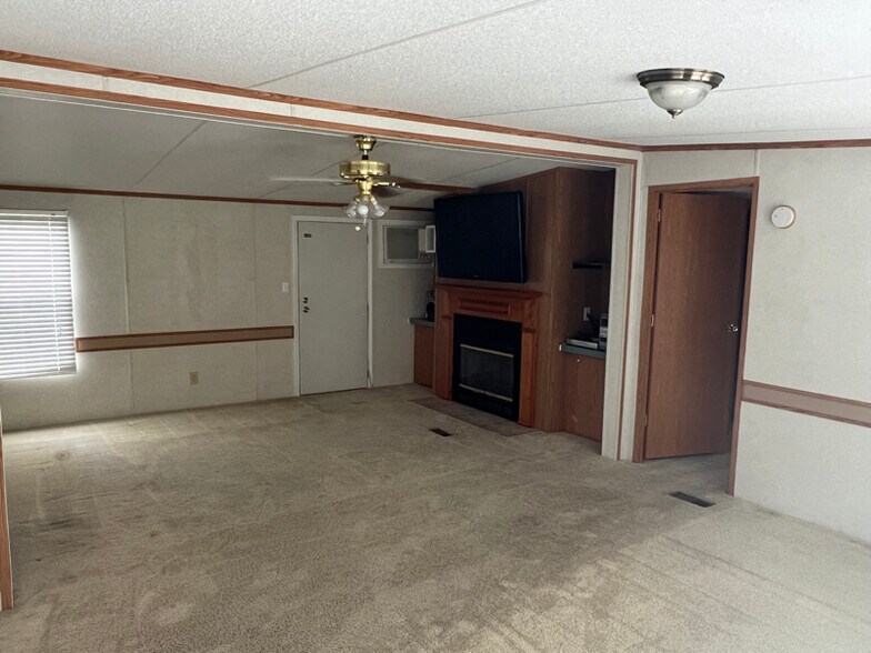 Building Photo - 725 Bandy Rd