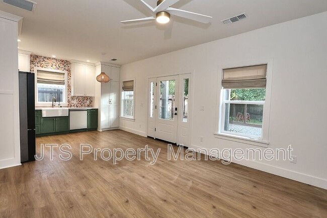 Building Photo - 809 Figueroa St