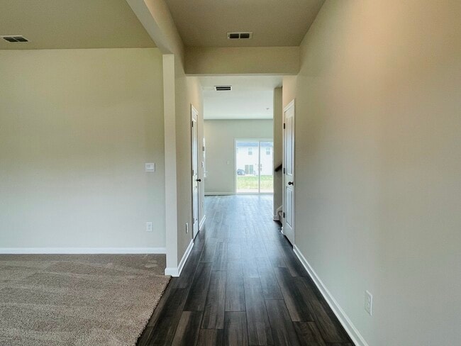 Building Photo - 5950 Green Ash Ct