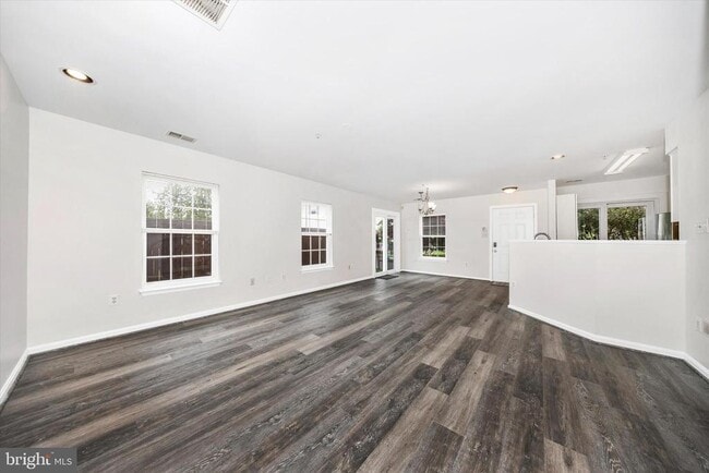 Building Photo - 4960 Clarendon Terrace