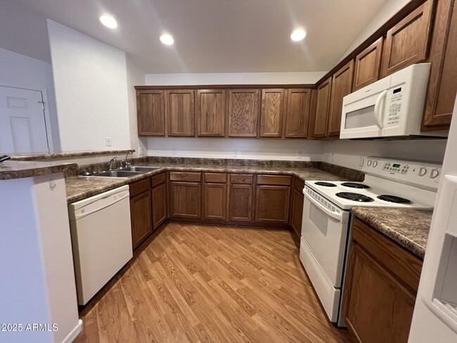 Building Photo - 4872 E Meadow Vista Dr