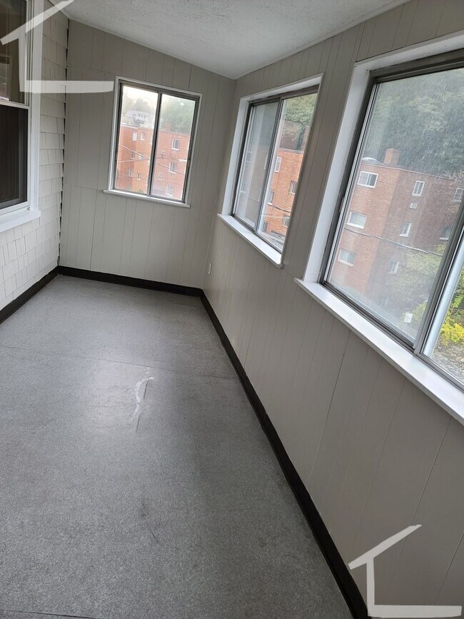 Building Photo - 9/1 No Fee! Spacious 4BR near Oak Sq, Brighton Center, Mass Pike!