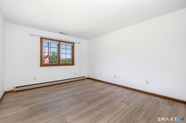 Building Photo - 428 Maple St