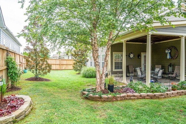 Building Photo - 3 Bedroom, 3 Bathroom Home w/ 2 Car Garage and Fence Backyard