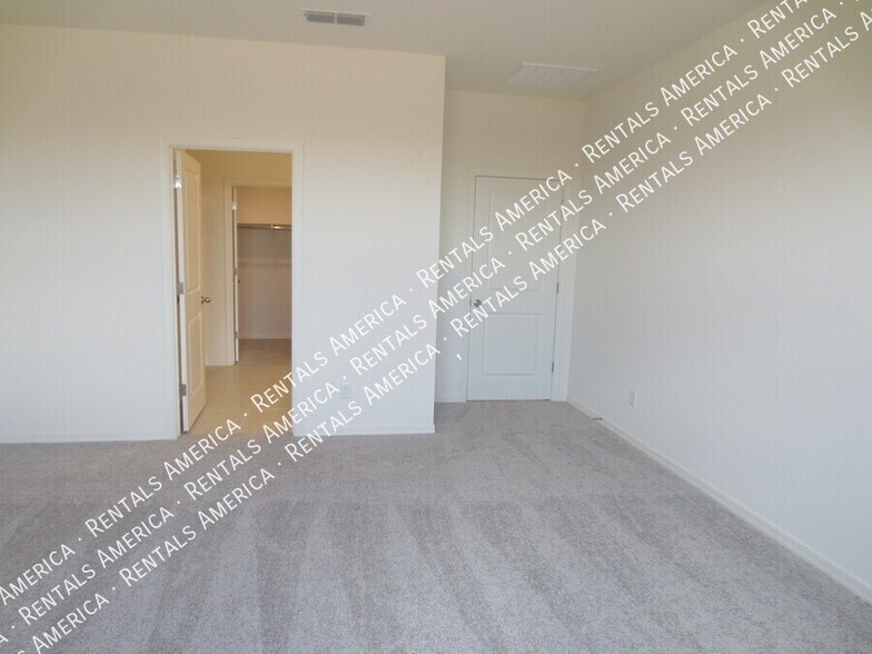 Building Photo - 378 S Borromeo Dr