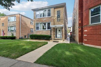 Building Photo - 8613 Trumbull Ave