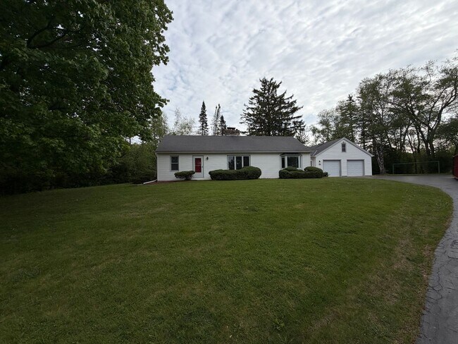 Building Photo - 2 Bedroom Plus Den / 3 Bathroom / Single Family Home