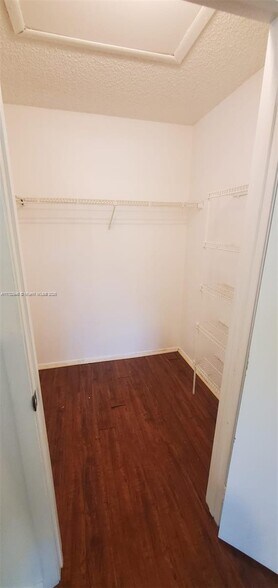 Building Photo - 9999 Summerbreeze Dr