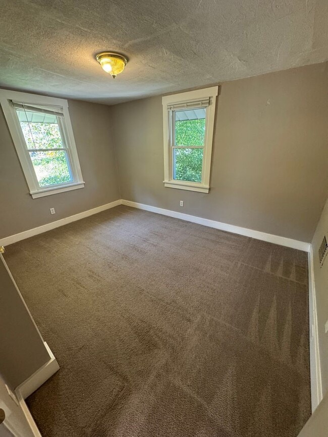 Building Photo - 249 Elwyn Ave