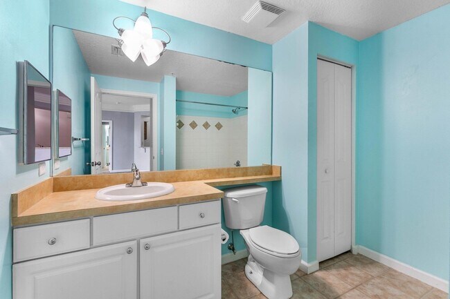 Building Photo - 10106 Myrtlewood Cir W