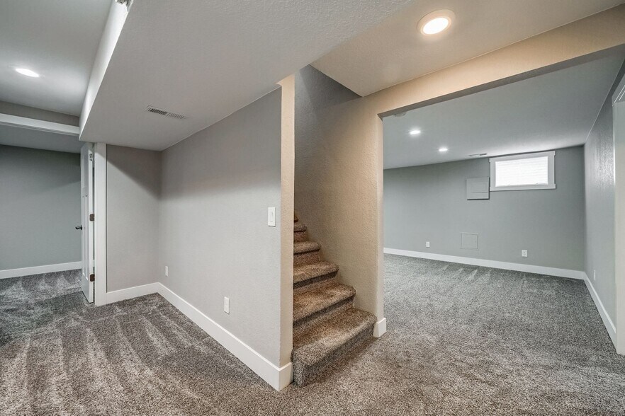 Building Photo - 6358 Brooks Dr