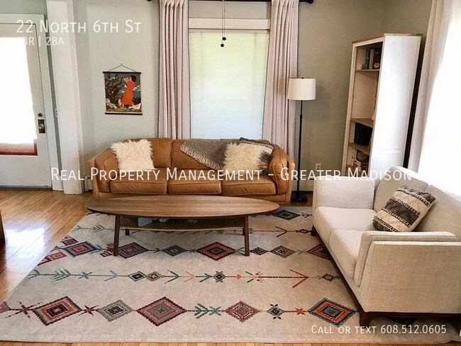 Building Photo - Updated 3 bedroom plus Den house near East...