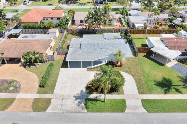 Building Photo - 921 SE 15th Ct