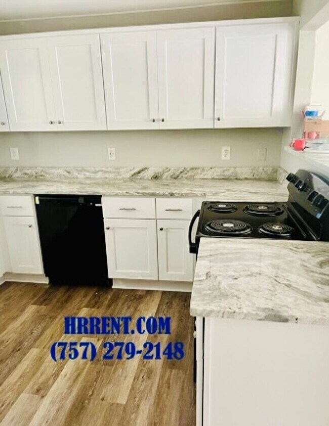 Building Photo - Charming Renovated 3 Bedroom 1 Bath Single Family Home located in the Fairmount area of Norfolk, VA!