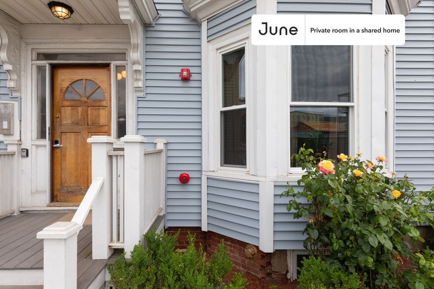 Building Photo - Room in Shared 3 bed/1 bath home in South Boston