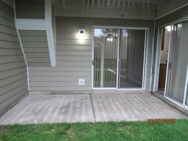 Building Photo - 352 Pembroke Ct