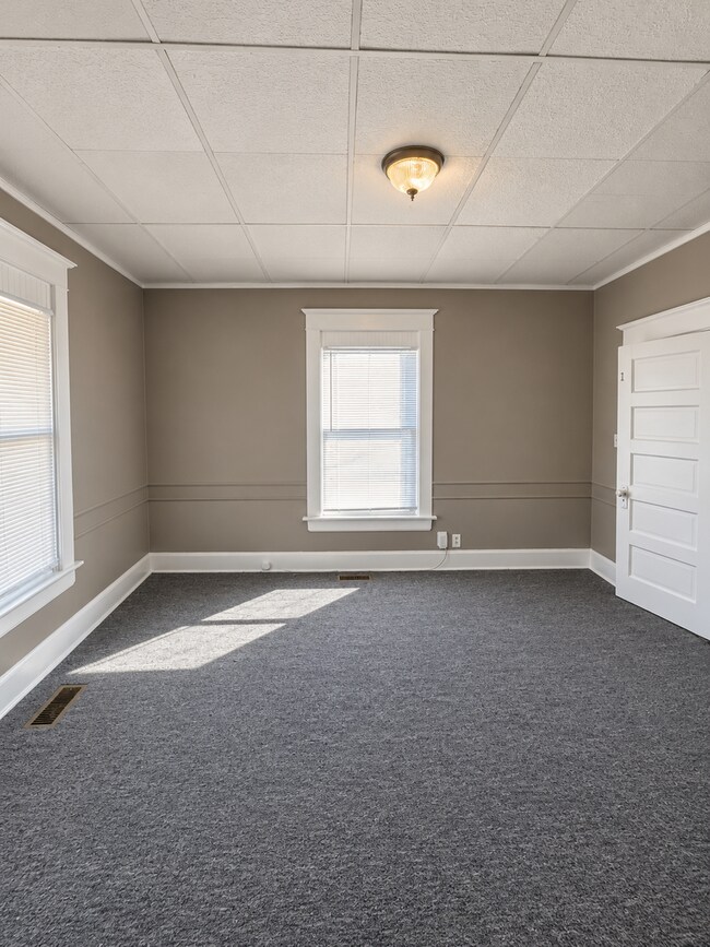 Building Photo - 747 S Fort Ave