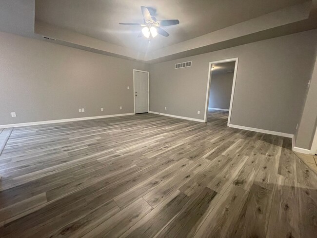 Building Photo - Hard to Find! 4 bedroom, 2 bath home in  W...