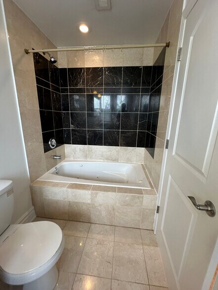 Building Photo - 6309 N Albany Ave