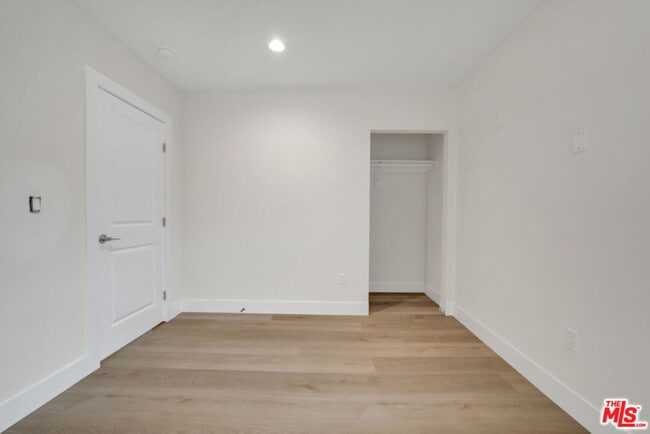 Building Photo - 529 W 90th St