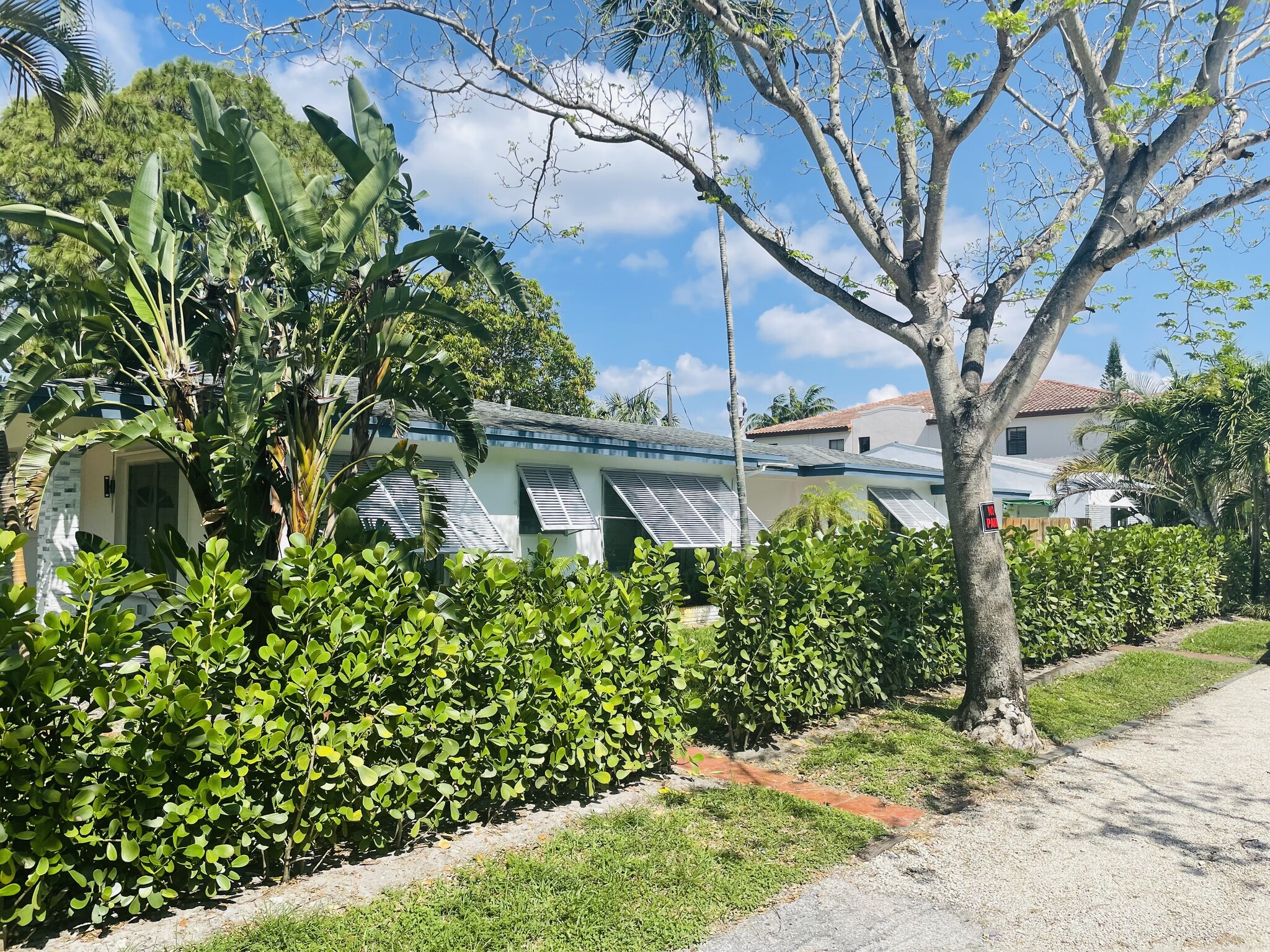 Building Photo - 1203 N Victoria Park Rd