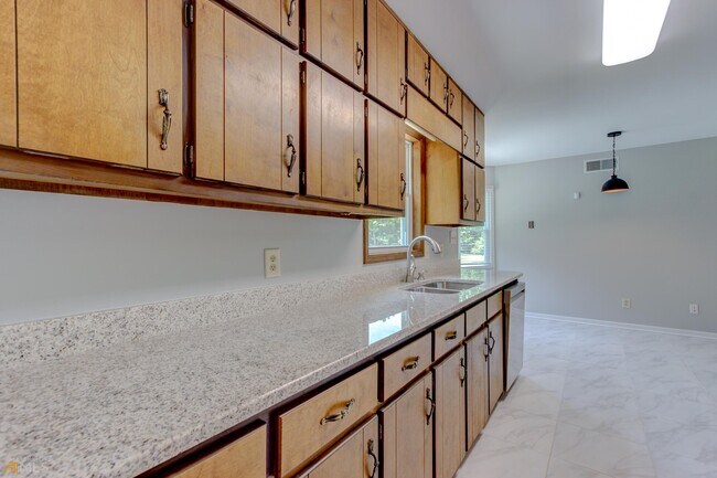 Building Photo - 180 Fairfield Cir