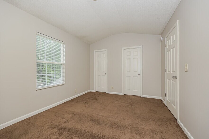 Building Photo - 1936 Turnberry Ct