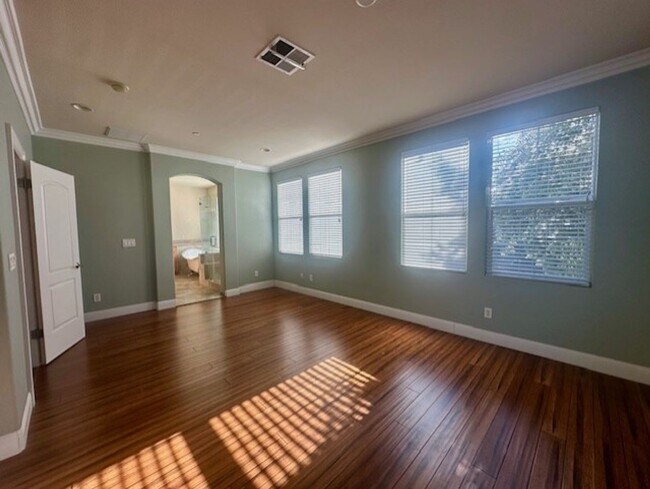 Building Photo - Beautiful Newer Home, Very Clean- Move In ...