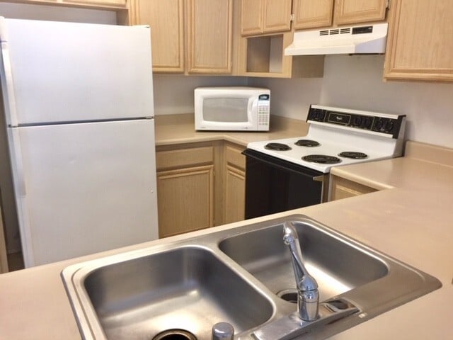 Building Photo - RB 2 Br 2 BathPetOK+washer+Dryer All Appl 2 Prkg spots>TEXT 858-774-1574