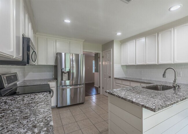 Building Photo - Gorgeous Northwood rental