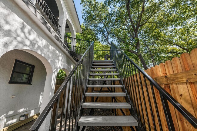 Building Photo - 5624 Eastside Ave