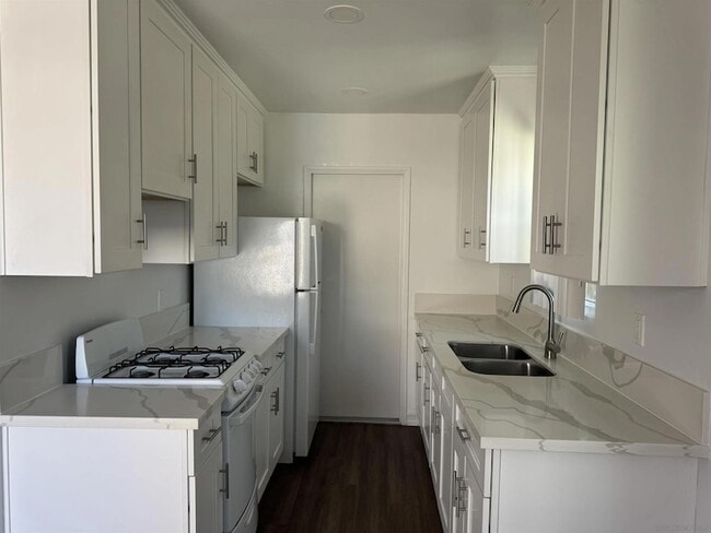 Building Photo - 170 1st Ave