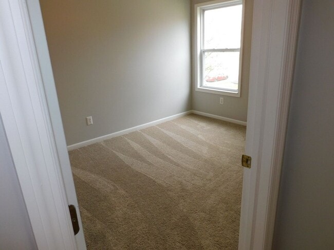 Building Photo - Spacious 4 Bedroom, 2.5 Bath Home