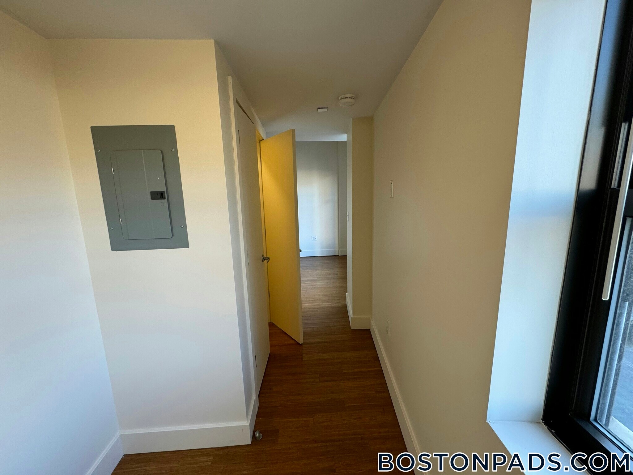 Building Photo - 8 Winter Pl